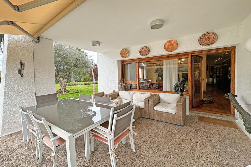 Foto a36d4aa8-f52b-42b3-b99a-2a674a5f1c3c. Casa amb xemeneia aparcament piscina a Somosaguas Pozuelo de Alarcón