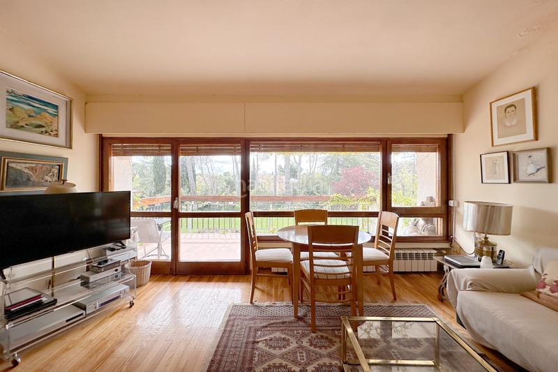 Foto ac0b364b-d1b4-4b1e-b980-6c55ae650004. Casa amb xemeneia aparcament piscina a Somosaguas Pozuelo de Alarcón