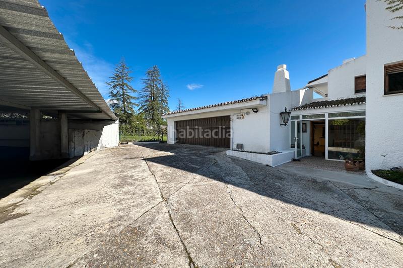 Foto af08db11-637b-4b7f-8762-11ad97c97a6a. Casa amb xemeneia aparcament piscina a Somosaguas Pozuelo de Alarcón