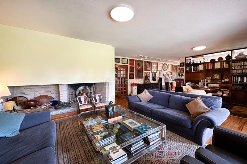 Foto bc254ff3-df23-4319-9132-a876b98cd377. Casa amb xemeneia aparcament piscina a Somosaguas Pozuelo de Alarcón