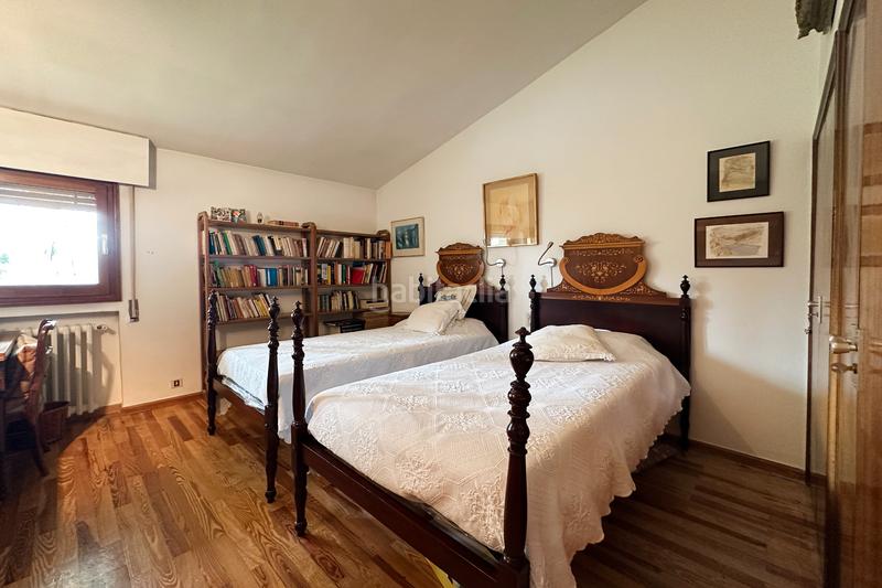 Foto c31df01b-dba4-4134-a736-0090baf69ca5. Casa amb xemeneia aparcament piscina a Somosaguas Pozuelo de Alarcón