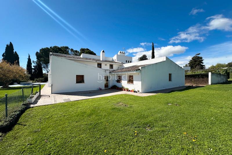 Foto c48773f8-f335-4dc9-84ef-7999d6c7cad8. Casa amb xemeneia aparcament piscina a Somosaguas Pozuelo de Alarcón