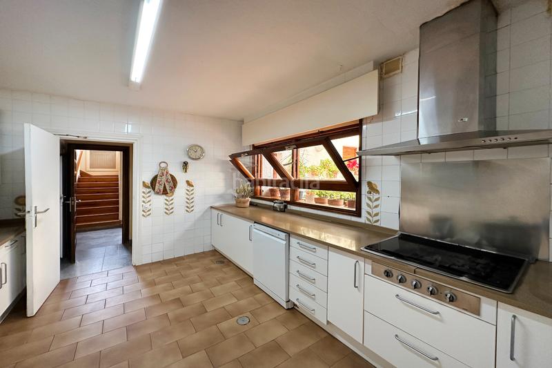 Foto fbf0f6a0-54cb-4246-9e03-9f830598be36. Casa amb xemeneia aparcament piscina a Somosaguas Pozuelo de Alarcón