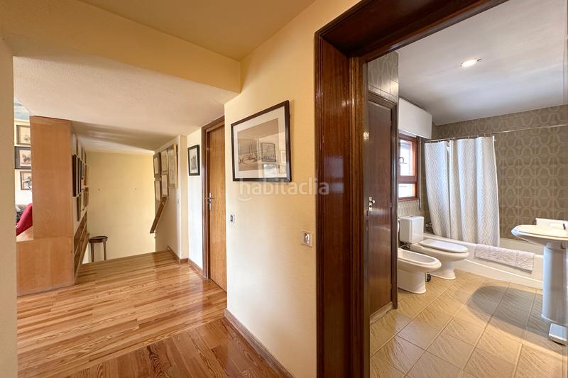 Foto ffc4128e-9e1c-4d24-a588-77b8a12fee86. Casa amb xemeneia aparcament piscina a Somosaguas Pozuelo de Alarcón