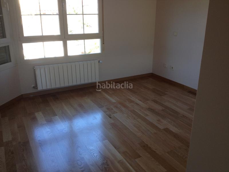 Foto 2bb1eb97-3ac6-46f0-ab8f-8789625b7e96. Lloguer casa adossada amb aparcament piscina a Viñas Viejas Boadilla del Monte