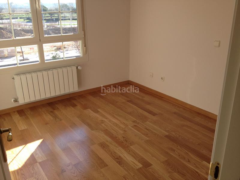 Foto 88aa82ca-7938-4427-8460-5536f2c03f78. Lloguer casa adossada amb aparcament piscina a Viñas Viejas Boadilla del Monte