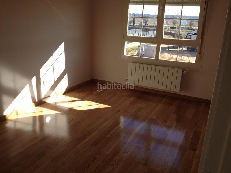 Foto eaae3f8e-03b8-4b31-adc6-de7f18f6b85d. Lloguer casa adossada amb aparcament piscina a Viñas Viejas Boadilla del Monte