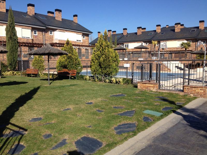 Foto 278cd1ac-1fee-4c3e-bee0-e2ad2d0a1a9c. Rent semi detached house with parking pool in Viñas Viejas Boadilla del Monte