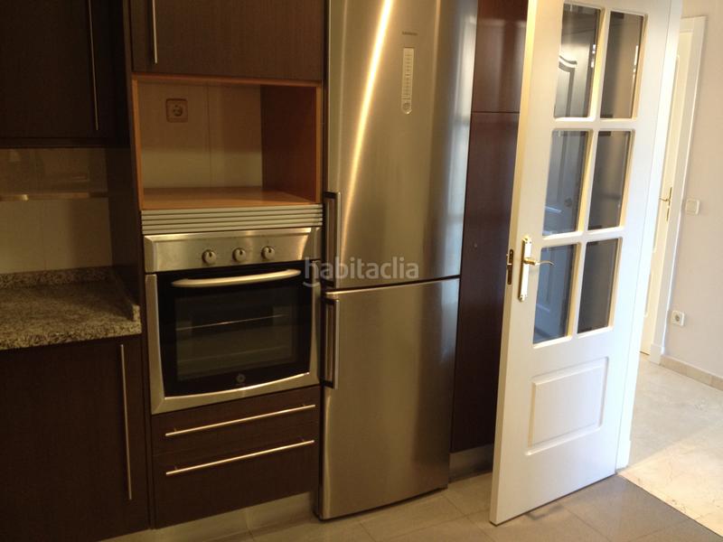 Foto 7ba0fd05-9cb2-4ca6-ab67-1ca513fb5395. Rent semi detached house with parking pool in Viñas Viejas Boadilla del Monte