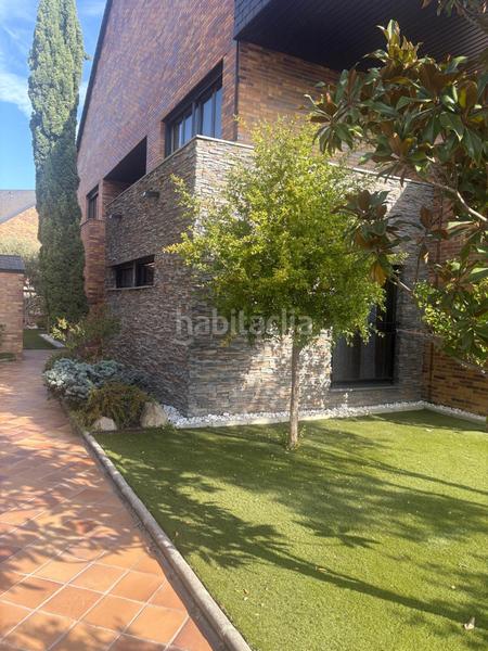 Foto 6121a9be-bce1-420f-ae5d-f695ddf0da78. Casa aparellada amb xemeneia piscina a Castillo-Campodón Villaviciosa de Odón