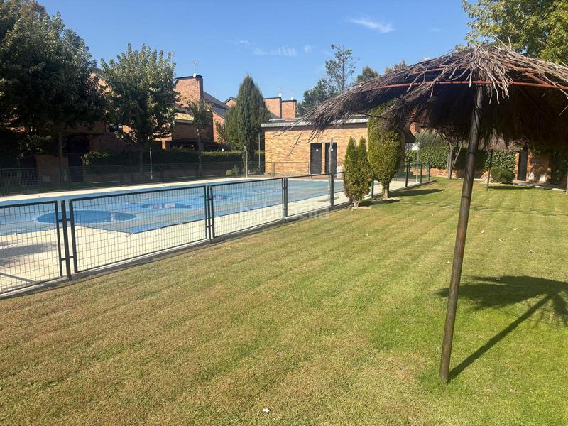 Foto 6a0def57-084f-47e2-a1f5-04b9412a5b00. Casa aparellada amb xemeneia piscina a Castillo-Campodón Villaviciosa de Odón