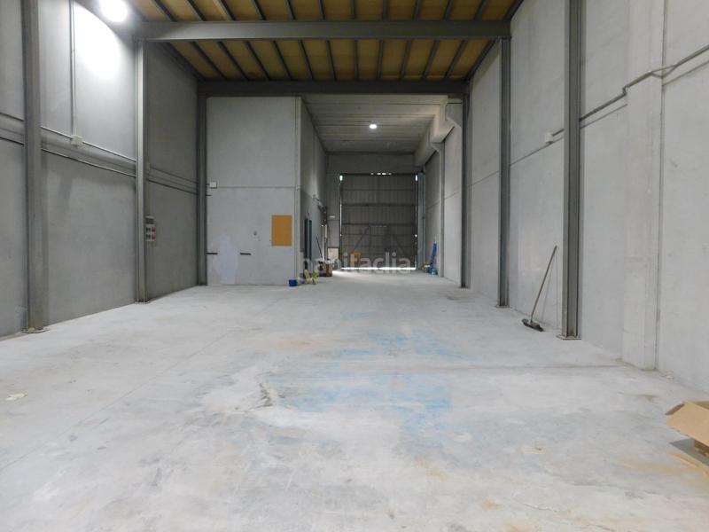 Foto 102286c5-00e9-4be8-b504-174f35201e89. Nave industrial  en polígono puerta de madrid en Casarrubuelos