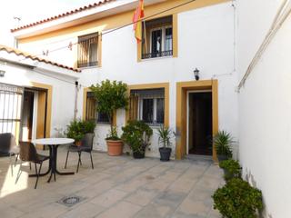 House en Casarrubuelos. Casa con patio de 235m2 en el centro de casarrubuelos