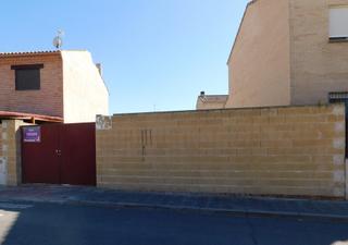 Terreno residencial en Estación-Cruz Roja. Terreno urbano de renta libre en illescas  zona pabellón ilarcur