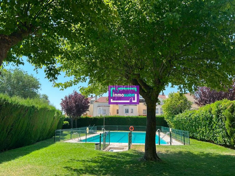 Foto 20e2f212-5797-453e-8f27-0f13365c36a0. Casa adossada amb calefacció piscina a Parque Manuel de Vega-Carretera de Ugena Illescas