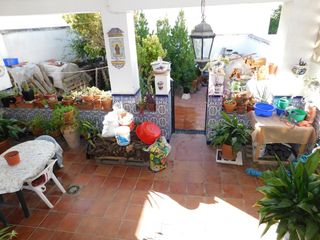 Casa adossada a Numancia de la Sagra. Adosado de 3 plantas , 4 dormitorios, 2 baños en el centro de nu