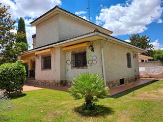 Chalet  Cándido laso escudero. Chalet pareado en venta en guadalajara