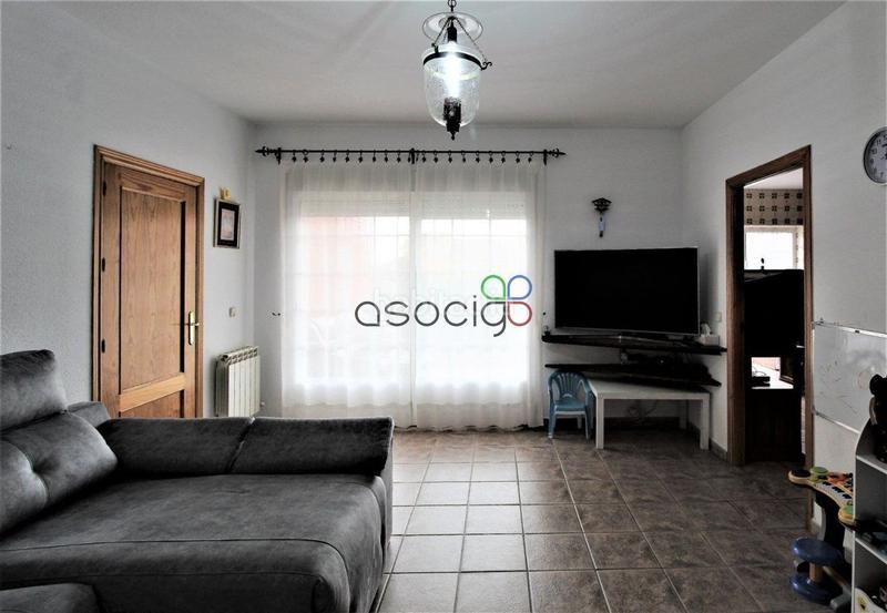Foto b6b75ee9-cfc5-4136-a513-7c0e61ad35a9. Casa chalet independiente en venta en Cabanillas del Campo
