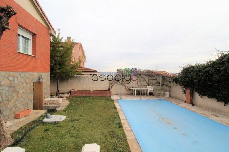 Foto cfcfd390-62f5-42d2-a85f-5ef5a58bc795. Casa chalet independiente en venta en Cabanillas del Campo