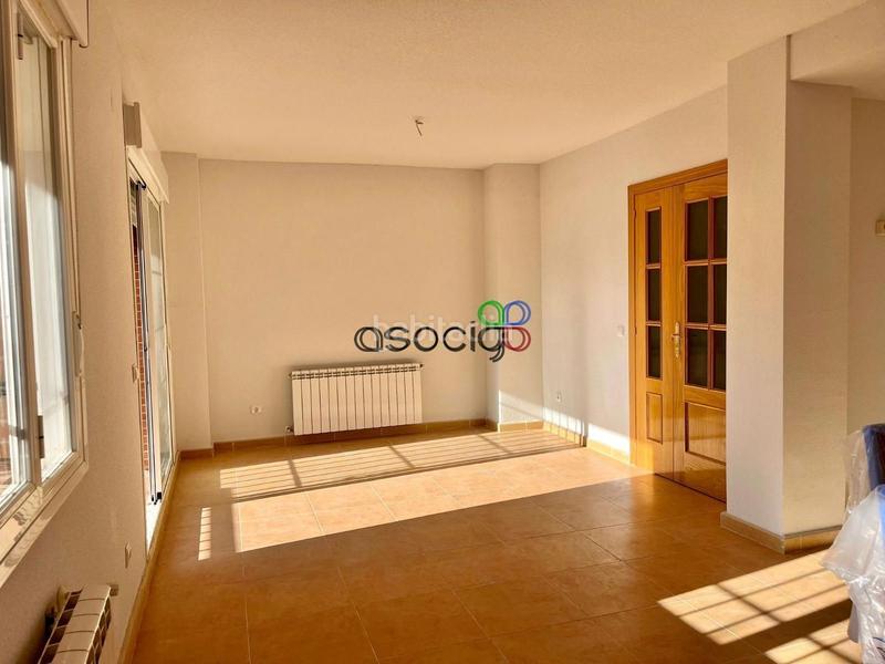 Foto 3f5de7eb-02dc-4014-b8f7-446a166aa6ae. Casa adossada amb calefacció aparcament a Torija