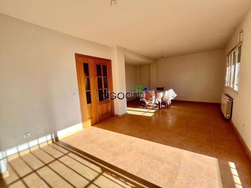 Foto 92b5b556-89a5-467d-979c-b1310f1a55c0. Casa adossada amb calefacció aparcament a Torija