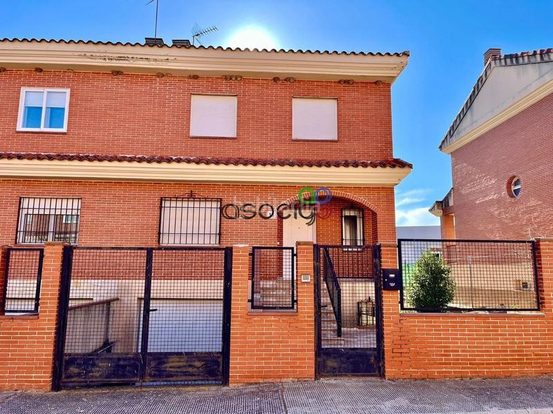 Foto a5fddbf4-a2da-4119-97fc-1b605c69607b. Casa adossada amb calefacció aparcament a Torija