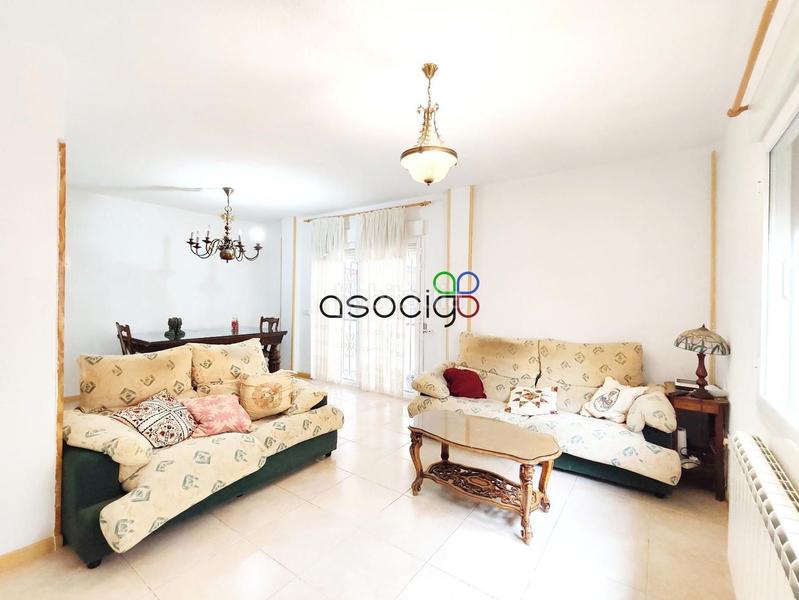 Foto 310748f9-cd06-46a6-bb17-e7d6bce7aa3f. Casa adosada chalet pareado en venta en Cabanillas del Campo