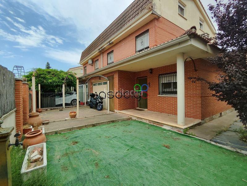 Foto 5137f305-681d-4f10-9281-e7150883bd70. Casa adosada chalet pareado en venta en Cabanillas del Campo