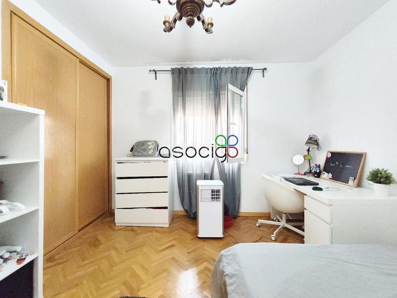 Foto c183a4b9-f210-4afd-bd32-4af0ddfd5da3. Casa adosada chalet pareado en venta en Cabanillas del Campo