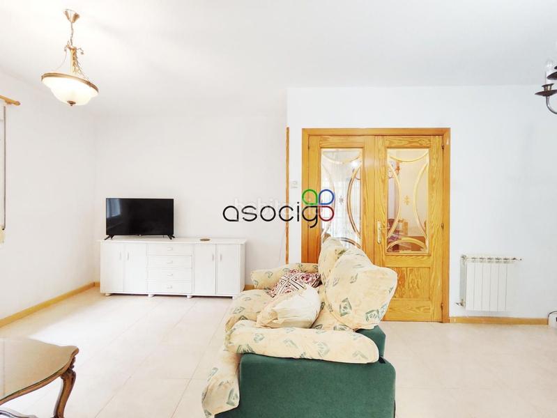 Foto f0562ab7-3cba-4e72-a9c9-a44297567afc. Casa adosada chalet pareado en venta en Cabanillas del Campo