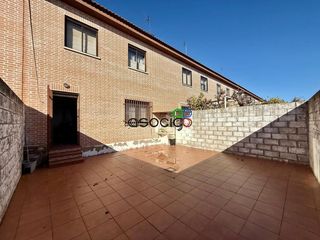 Casa adosada  Simón bolívar. Adosado en venta en marchamalo