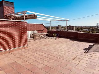 Penthouse  Hospital. Áticodúplex con espectacular terraza panorámica, piscina, garaje