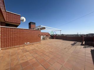Attico  Hospital. Áticodúplex con espectacular terraza panorámica, piscina, garaje