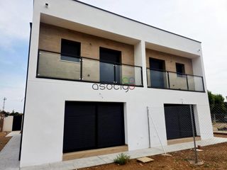 Casa adossada  Castilla la mancha. Chalet pareado de obra nueva en yunquera de henares guadalajara