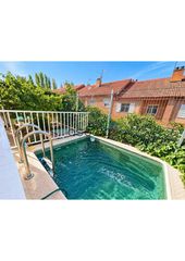 Casa a schiera  Adoratrices. Chalet adosado en venta en adoratrices guadalajara