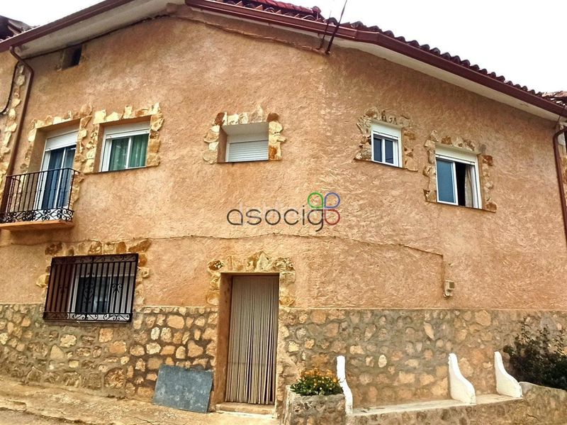 Foto 6ee8328a-891b-483d-ad85-78ef7e3a1712. Casa amb calefacció a Cifuentes