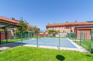 Casa adossada  Julio caro 5 2c. Distrito ensanche