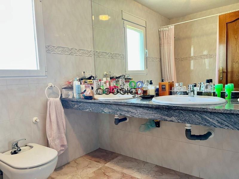 Foto 0946ffde-cf01-491e-b726-47ce0f2979b7. Chalet mit heizung parking in Cabanillas del Campo