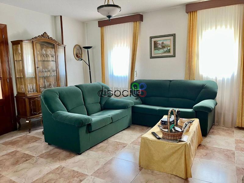 Foto 2af35e84-f353-42a5-9054-30e3fa0d4e27. Chalet mit heizung parking in Cabanillas del Campo