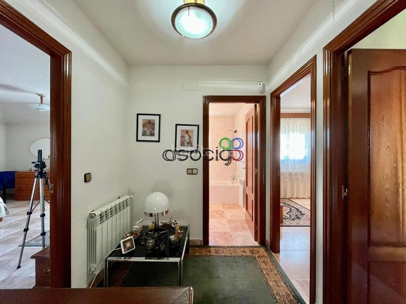 Foto 6cb6b021-d050-4092-bc13-647232e3827b. Chalet mit heizung parking in Cabanillas del Campo