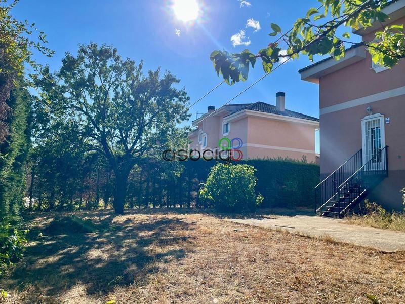 Foto 73d9f93f-3335-43f2-be13-f4c9e890215d. Chalet mit heizung parking in Cabanillas del Campo