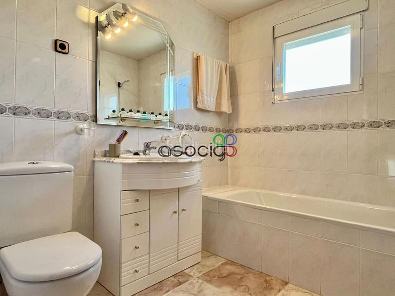 Foto 744778ec-b7f5-43c3-a675-b1e4e4ee4a06. Chalet mit heizung parking in Cabanillas del Campo