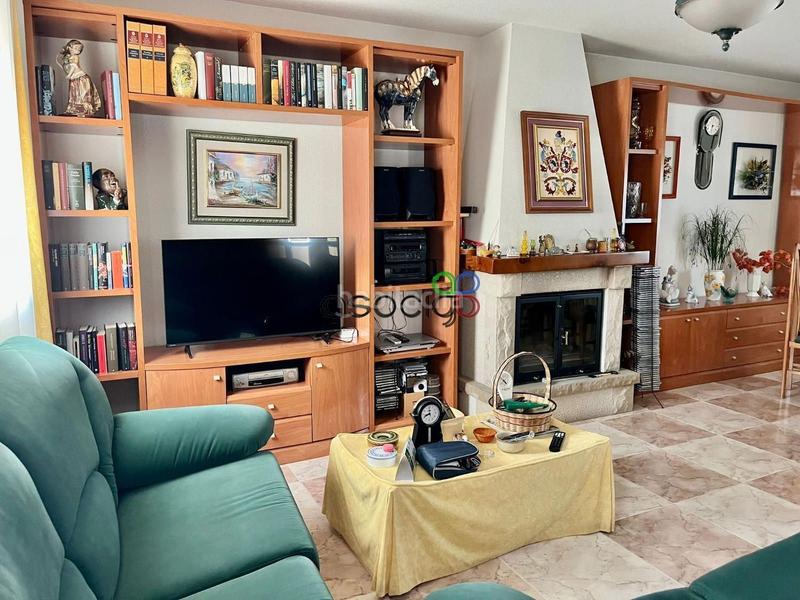 Foto 7bcbe35a-99d1-43e1-87f0-ee8caa8da2cc. Chalet mit heizung parking in Cabanillas del Campo