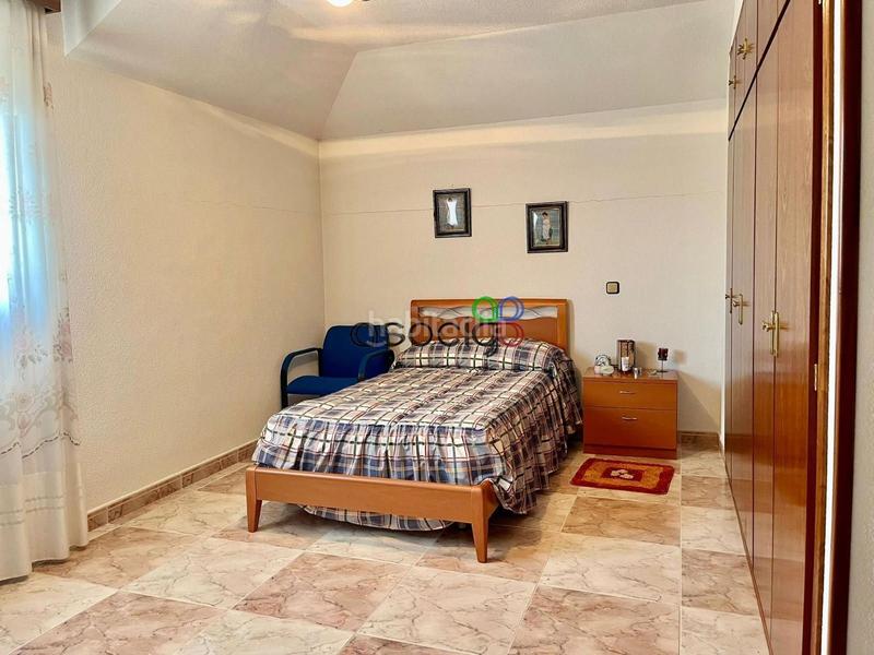 Foto cecca585-c598-4059-b913-90394d48b307. Chalet mit heizung parking in Cabanillas del Campo