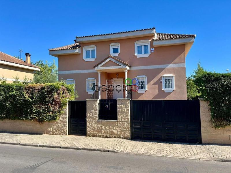 Foto d55d8589-9a47-439d-a53f-13ef3d72b11c. Chalet mit heizung parking in Cabanillas del Campo