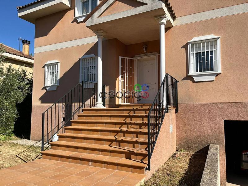 Foto d93e976b-703f-4dfd-bc54-bcdb7225030a. Chalet mit heizung parking in Cabanillas del Campo