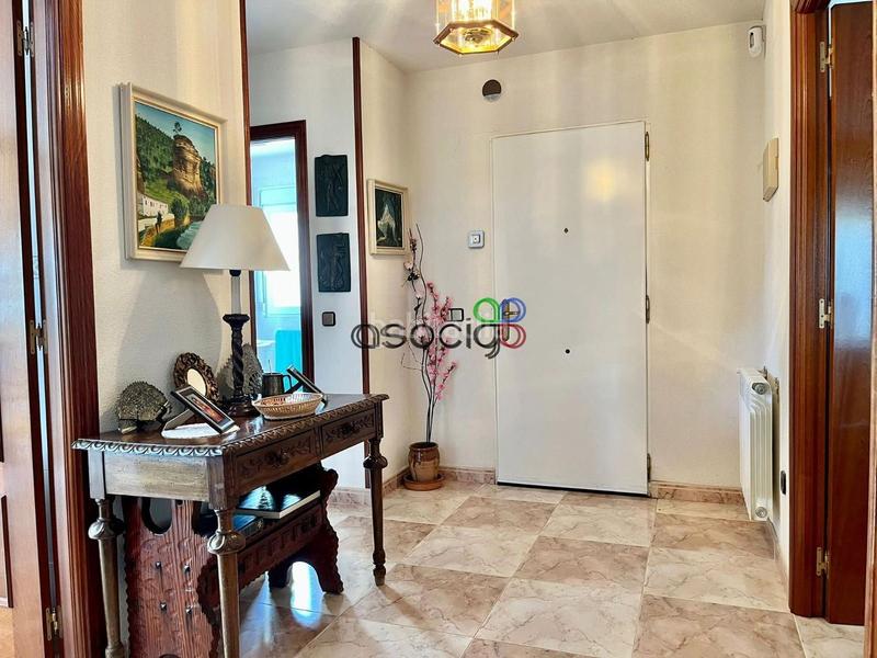 Foto dbfce2c6-fa37-4007-878f-7b522a817235. Chalet mit heizung parking in Cabanillas del Campo