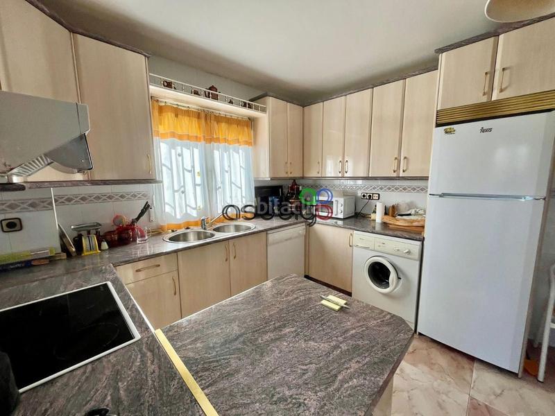 Foto f6c49162-b463-47ae-acd5-3aae420a0eb8. Chalet mit heizung parking in Cabanillas del Campo