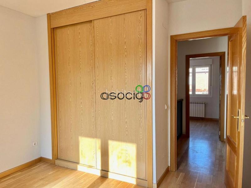 Foto 89108791-97e1-4943-93ce-c9584b09b35e. Casa adossada amb calefacció aparcament a Torija