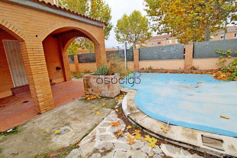 Foto 8f21d7a5-0844-48bf-9a8d-bd422255332f. Casa adossada amb calefacció aparcament piscina a Quer